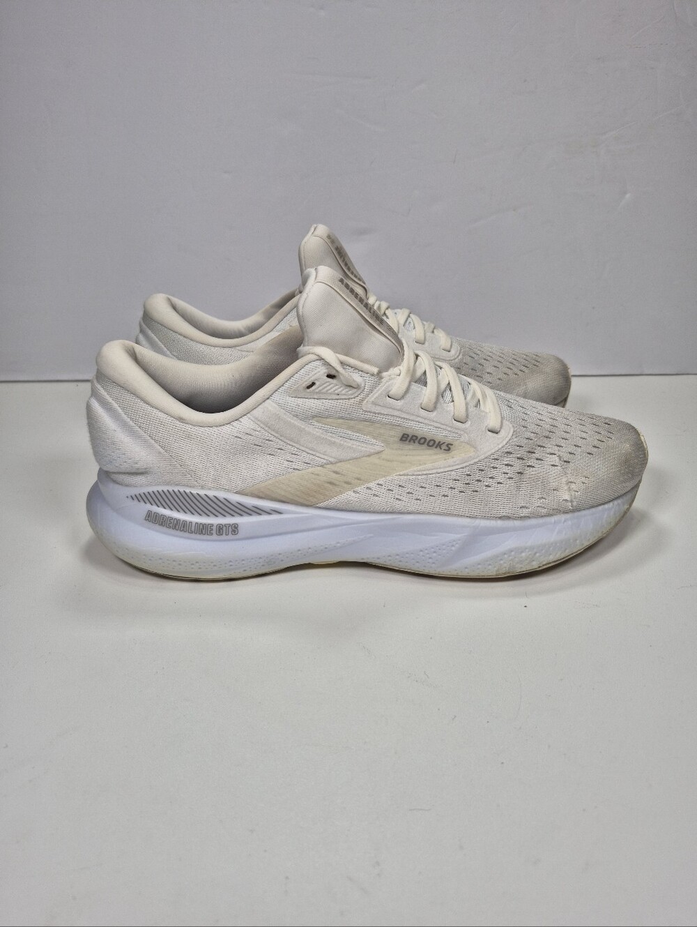 Brooks Adrenaline GTS 24 Womens Size 9.5 Medium B White Oyster Alloy Sneakers